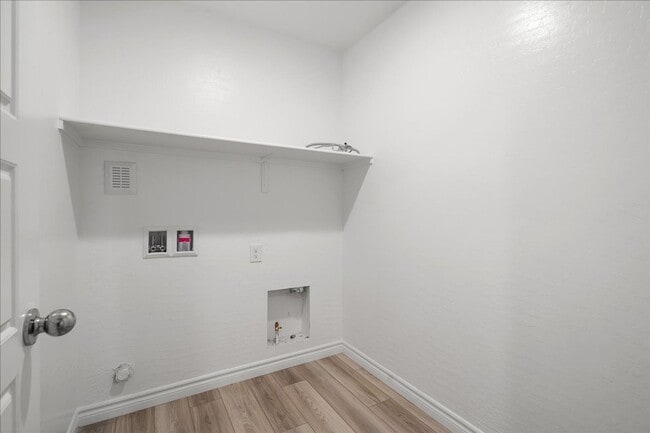 Building Photo - 6152 Foxes Dl St