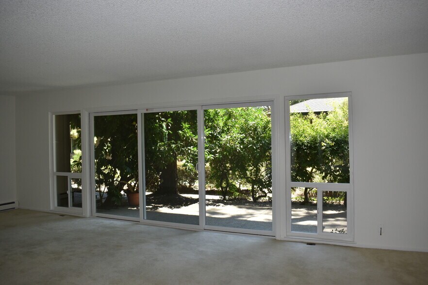 Building Photo - 151 Buckingham Dr