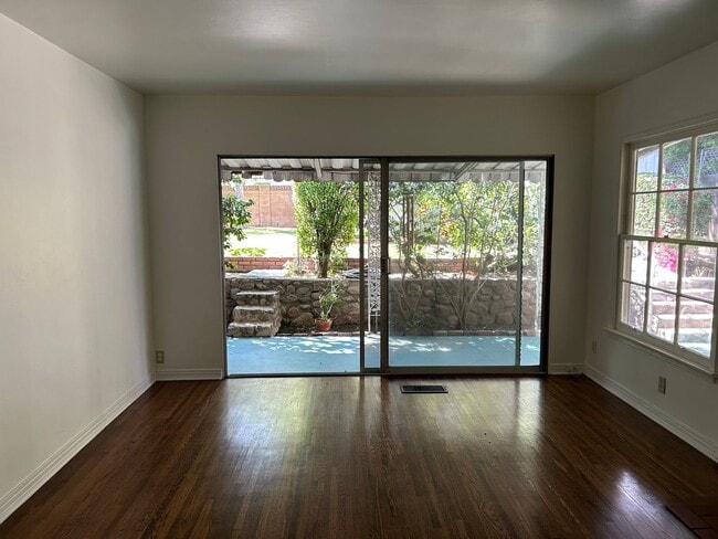 Building Photo - Rare Nostalgic Vintage 2Bedroom Home