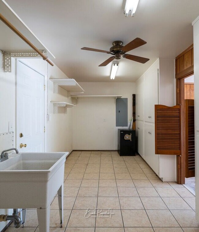 Building Photo - 6395 Duquesne Dr