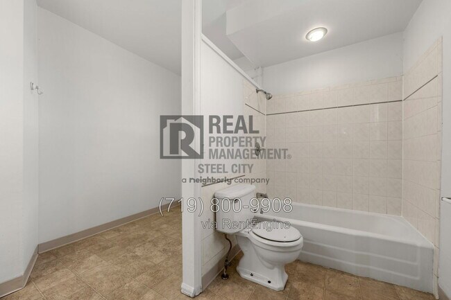 Building Photo - 1530 33rd Ln