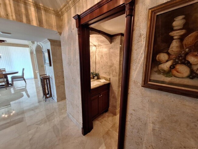 Building Photo - 3400 N Ocean Dr