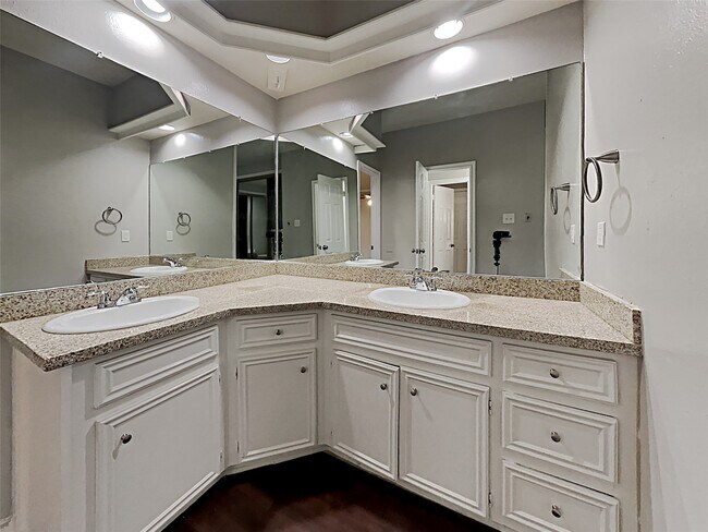 Building Photo - 6737 Tournament Dr