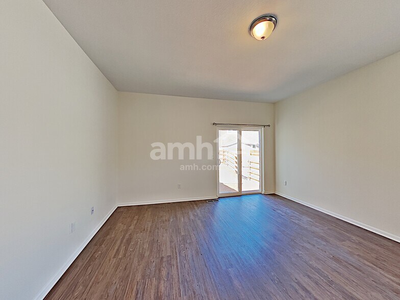 Building Photo - 551 Reserve Ave