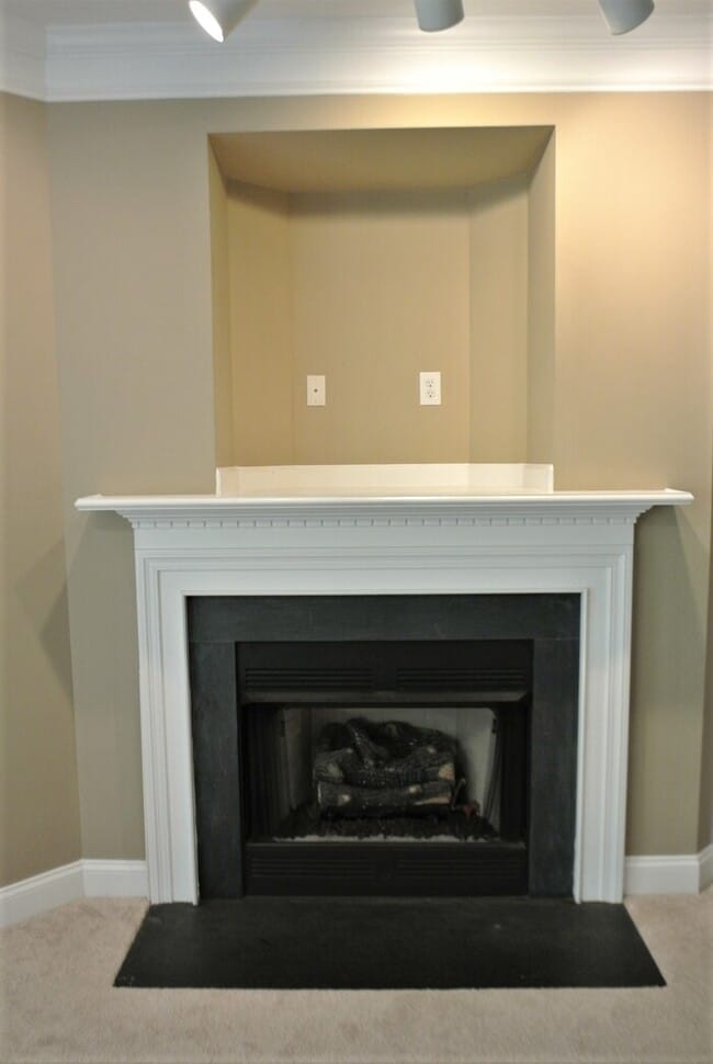 Building Photo - 1621 Providence Glen Dr