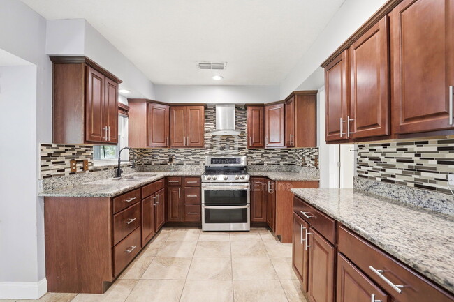 Building Photo - 6018 Brookhill Cir