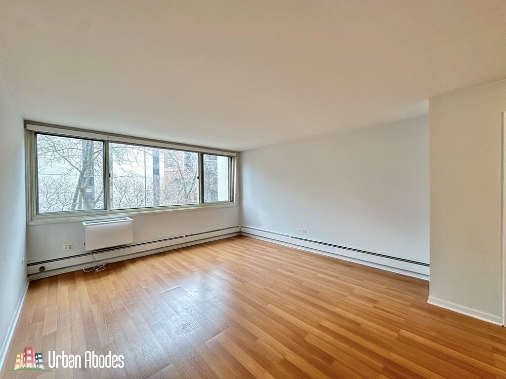 Building Photo - 1335 N Dearborn St