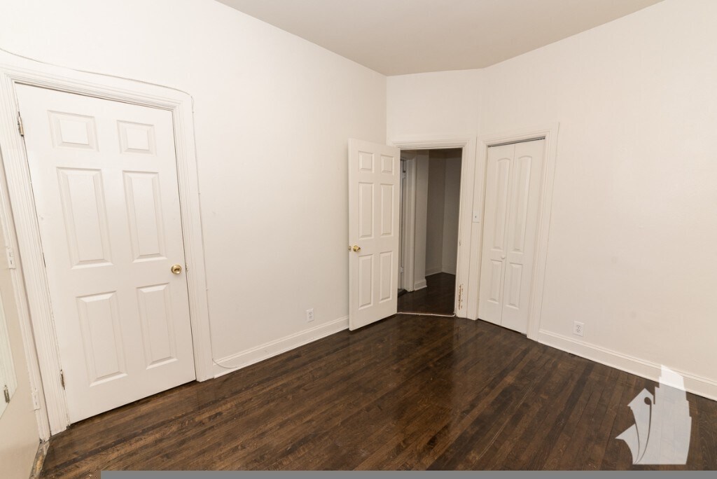 Building Photo - 838 W Cornelia Ave