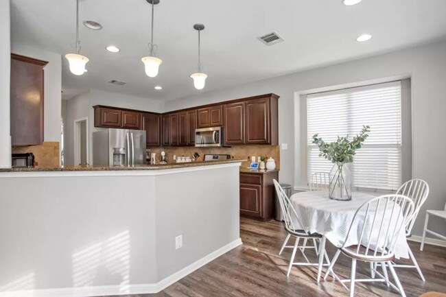 Building Photo - 3917 Links Ln