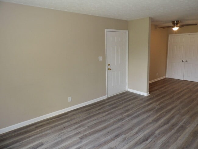 Building Photo - 35 Ashwood Ct