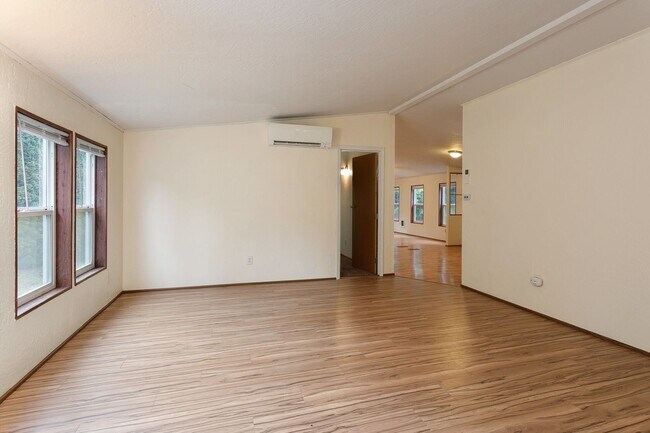 Building Photo - 3 Bedroom 1.75 Bath Mobile Home with Garag...