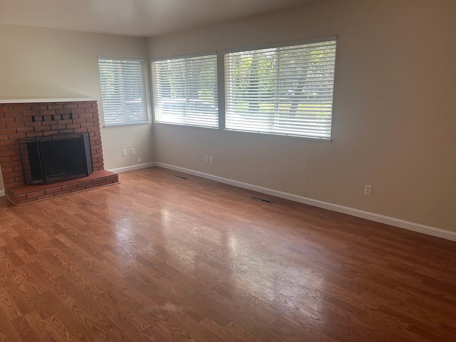 Building Photo - 1219 Burbank Ave