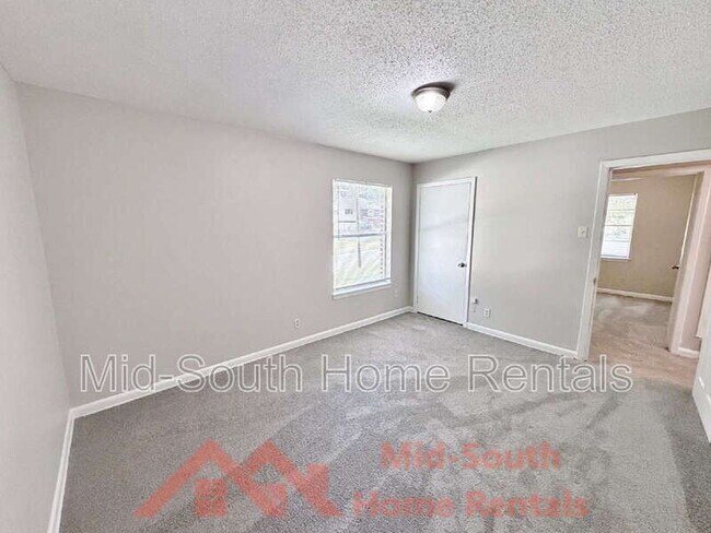 Building Photo - 3191 Parham St