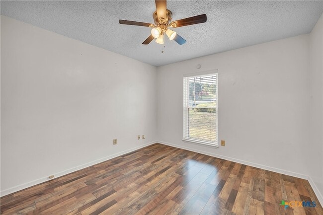 Building Photo - 613 Manning Dr