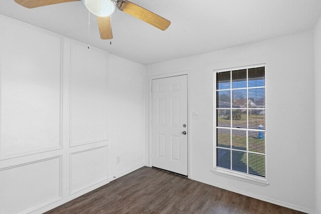 Building Photo - 1430 E 32nd 1/2 St