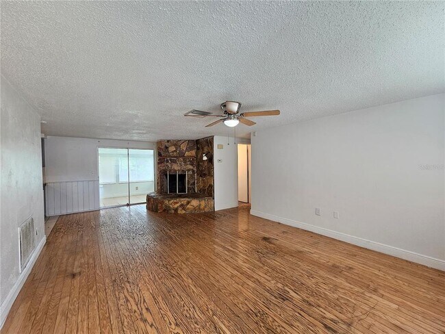 Building Photo - 15812 Sea Pines Dr