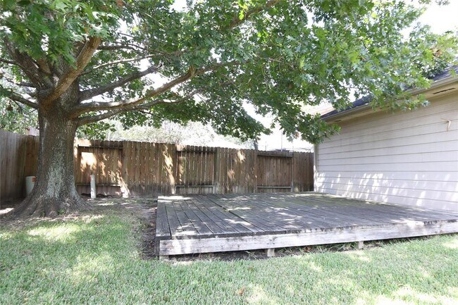 Building Photo - 10811 Burkes Garden Dr