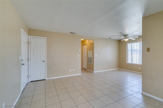 Building Photo - 7300 W Pirates Cove Rd