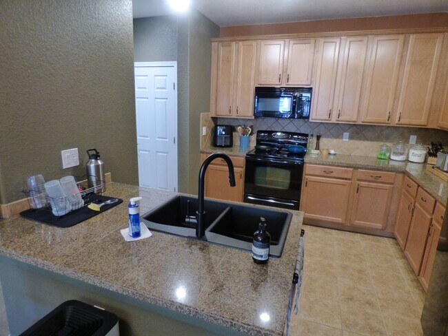 Building Photo - 15470 Canyon Rim Dr