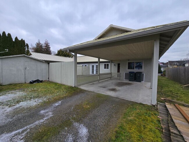 Building Photo - Tsoulouhas #1