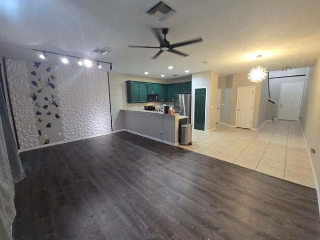 Building Photo - Modern 3 Bedroom 2.5 Bath in Gibsonton (**...