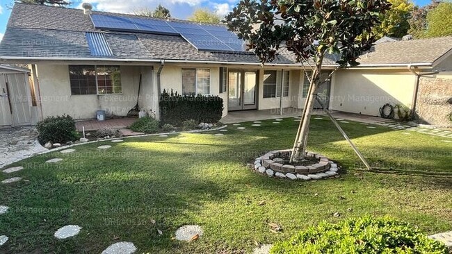 Building Photo - 3 bedroom/ 2 bathroom home located near Old River Rd/ White Ln