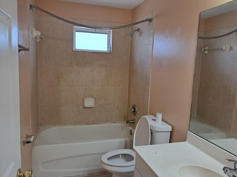 Building Photo - Beautiful Lehigh Home *** $500 off 1st month rent ***