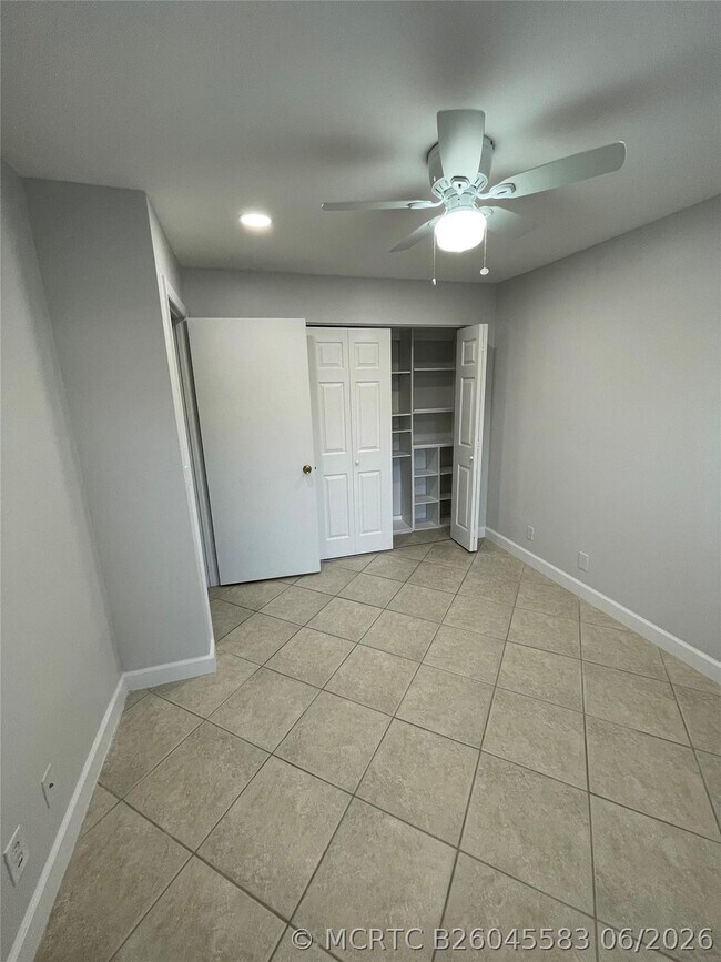 Building Photo - 6549 Somerset Dr