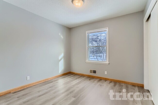 Building Photo - 4400 W 111th St