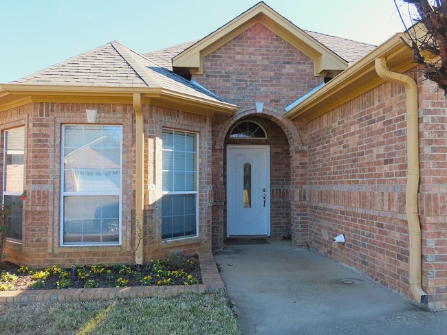 Building Photo - Tyler - Gorgeous 3 Bedroom, 2 Bath Home in...