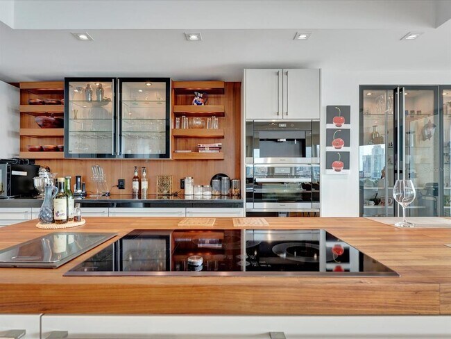 Building Photo - 555 5th Ave NE