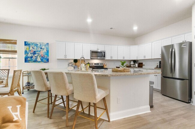 Building Photo - 2042 Delaware Ave