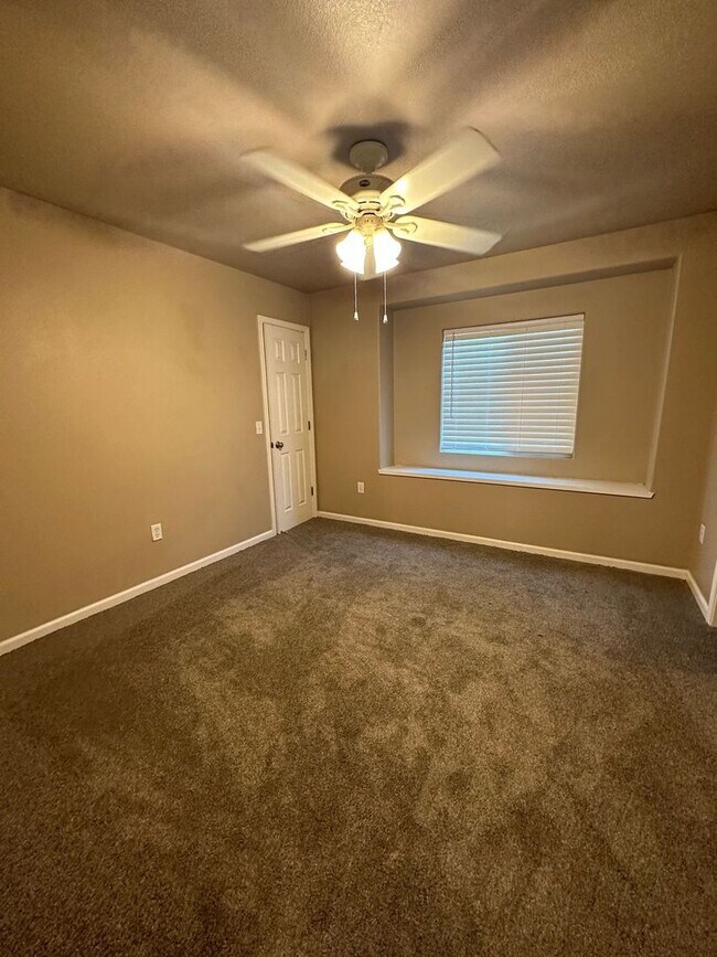 Building Photo - 1149 W 3rd St