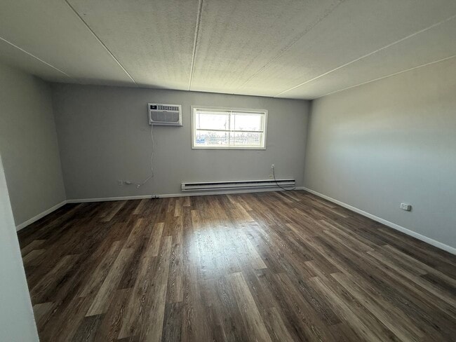 Building Photo - 1128 Des Plaines Ave