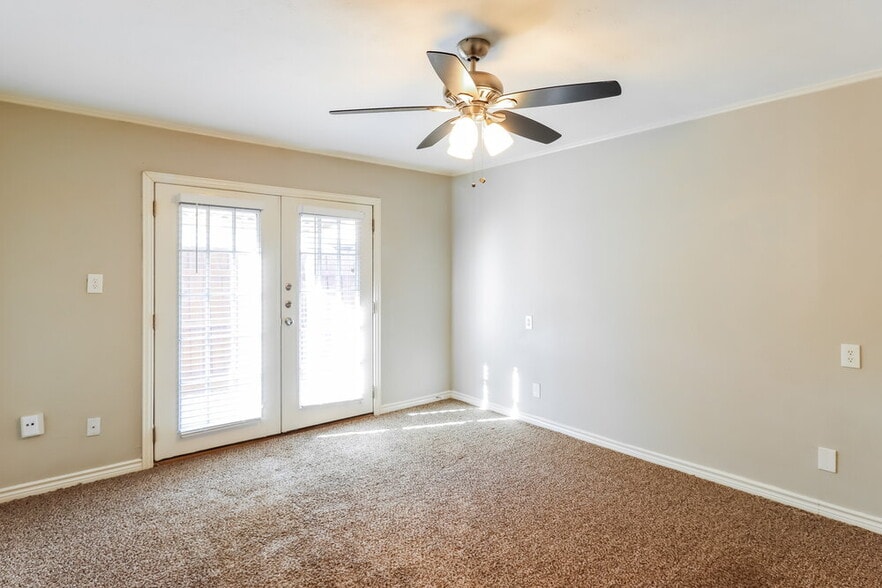 Building Photo - 5065 Pemberton Ln