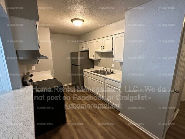 Building Photo - 551 N Somerset Terrace