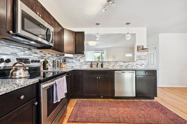 Building Photo - Amazing Arvada Upstairs Duplex Available Now!