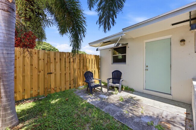 Building Photo - 2708 Hinda Rd