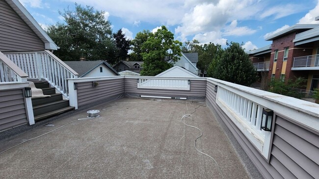 Building Photo - 513 S Brooks St