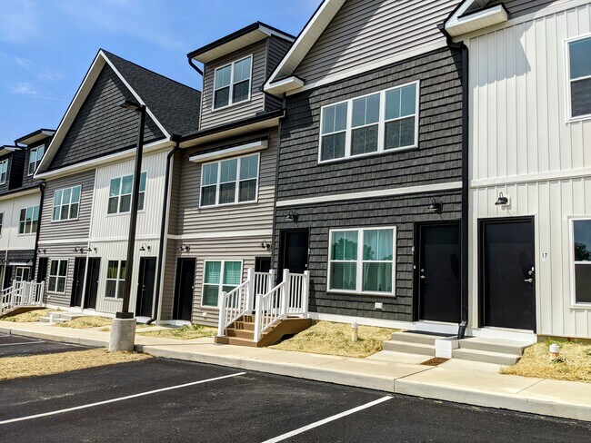 Building Photo - Saucon Pointe