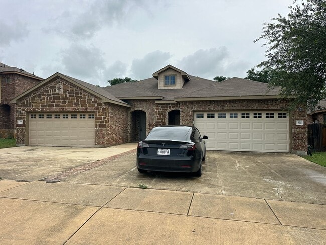 Building Photo - Townhome for rent