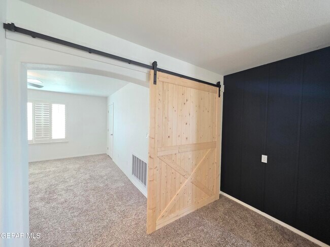 Building Photo - 7517 Red Cedar Dr