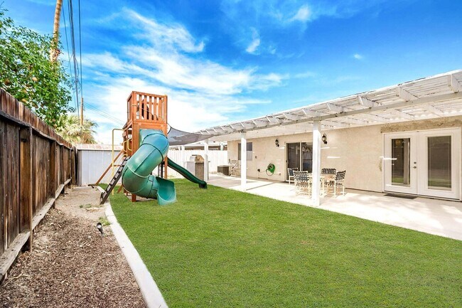 Building Photo - 51905 Avenida Velasco