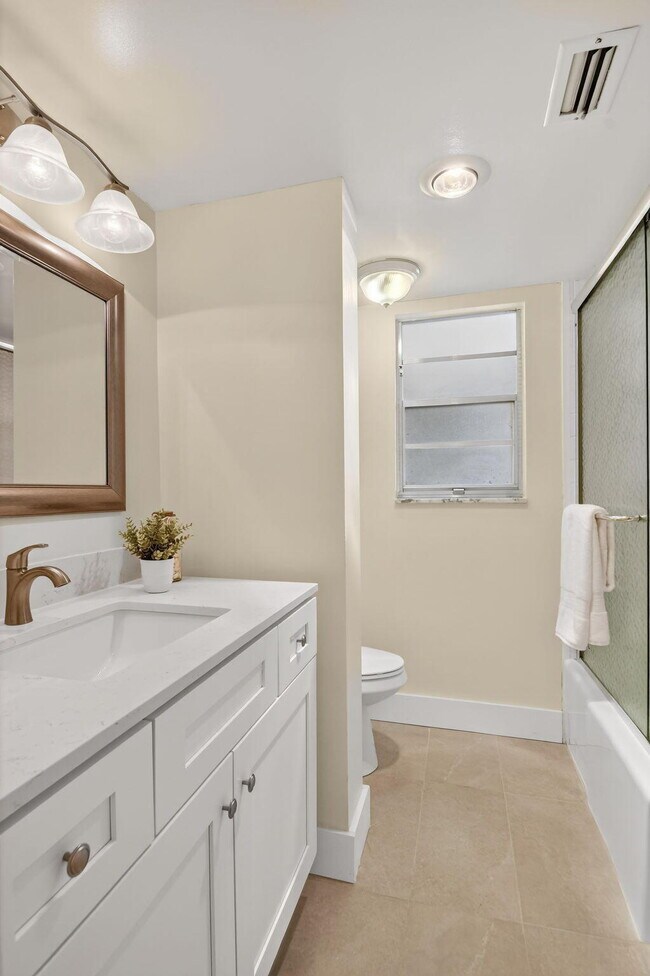 Building Photo - 3810 Via Poinciana