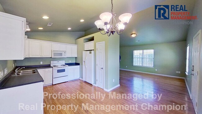 Building Photo - 3 BD/2BA in Azalea Trace - Students Welcome