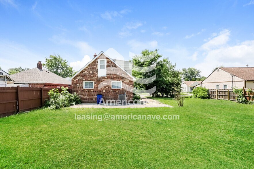 Building Photo - 12006 Erwin Ave