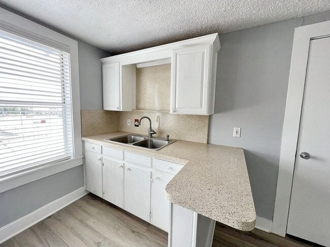 Building Photo - 5637 Birchman Ave