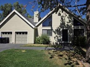 Building Photo - Large mountain home with access to Tahoe K...