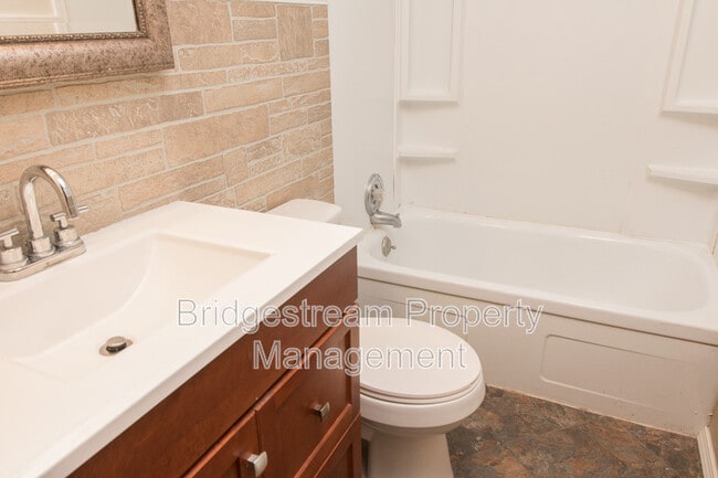 Building Photo - 5280 Monitor Dr