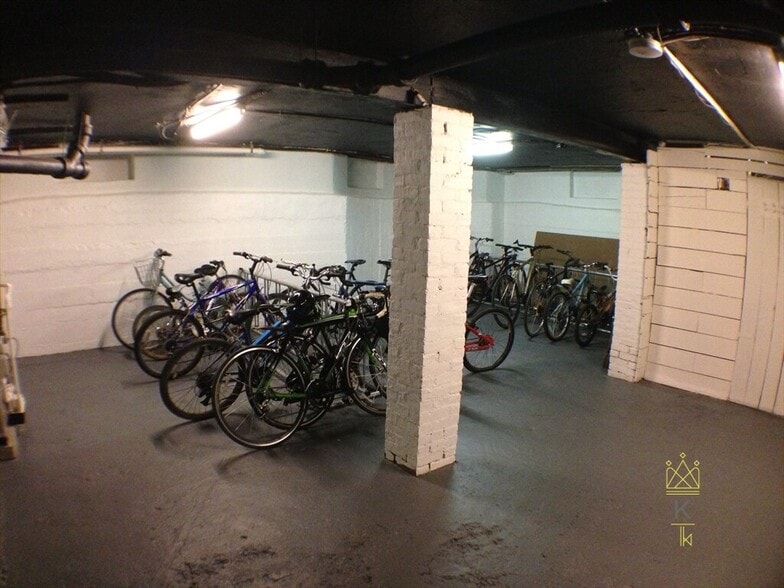 Building Photo - 210 Winthrop Rd